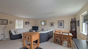 LIVINGROOM- click for photo gallery